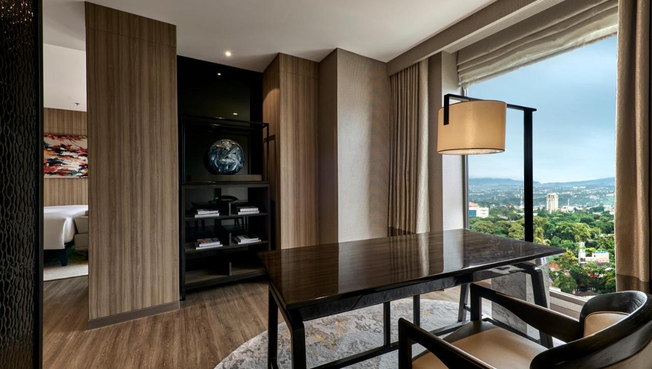Pullman Bandung Grand Central Экстерьер фото