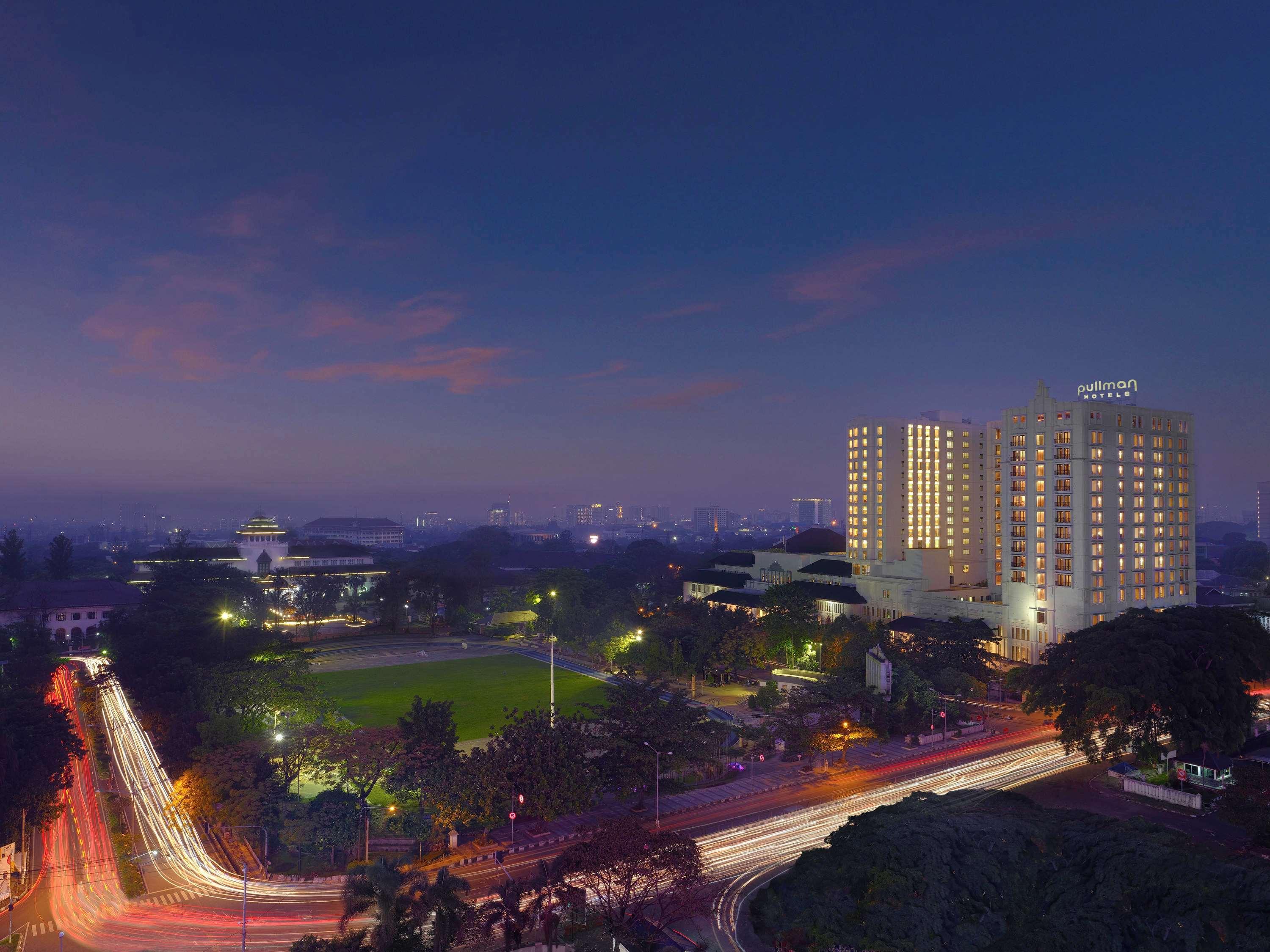 Pullman Bandung Grand Central Экстерьер фото