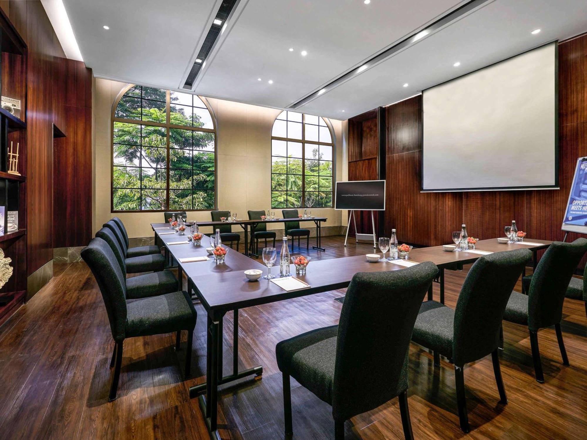 Pullman Bandung Grand Central Экстерьер фото